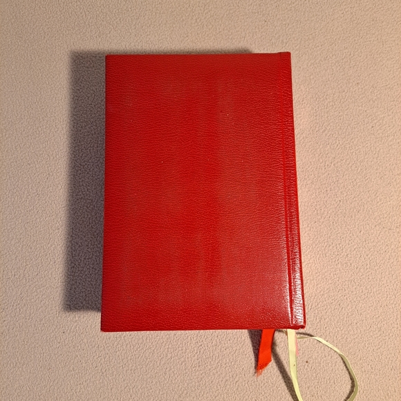 Giant Print Bible - Picture 7 of 7